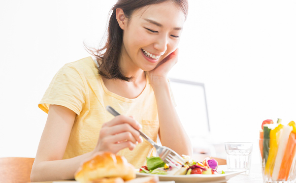 乾燥肌の人が摂るべき食べ物は？バランスの摂れた食事で健やかな肌に