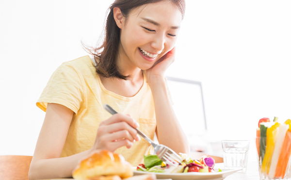 乾燥肌の人が摂るべき食べ物は？バランスの摂れた食事で健やかな肌に