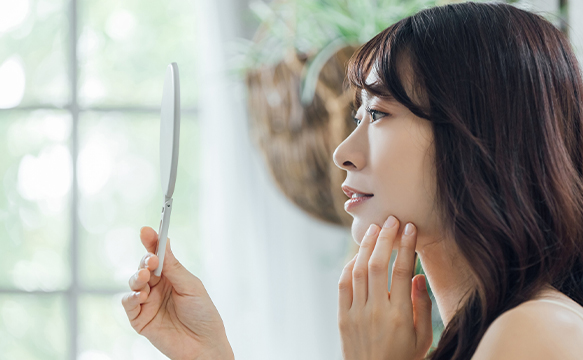 いつでもどこでもササっとひと塗り！シワぼかし※とシワ改善が１本でできるスティック状美容液が誕生