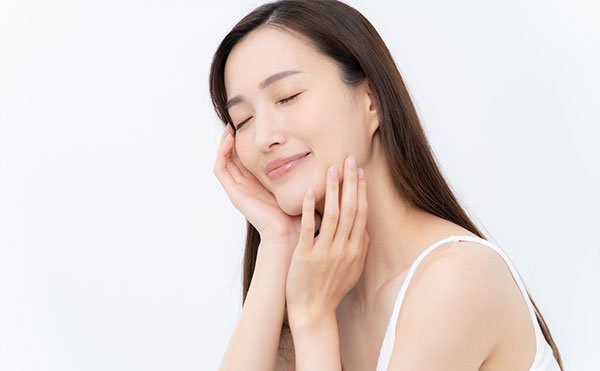 汗や皮脂が気になる夏の朝はハーブの香りのツヤ足し洗顔＆収れん化粧水ですっきり爽快！
