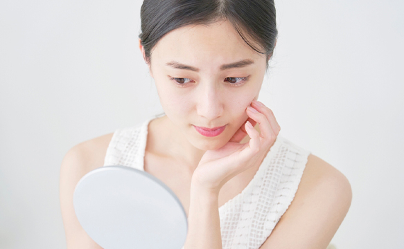 季節の変わり目にゆらぐ肌の原因は?ゆらぎにくい肌へと整えるスキンケア方法を解説