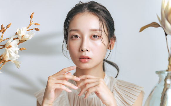 冬の肌がどんよりとくすむ原因は?透明感を取り戻すケア方法を解説