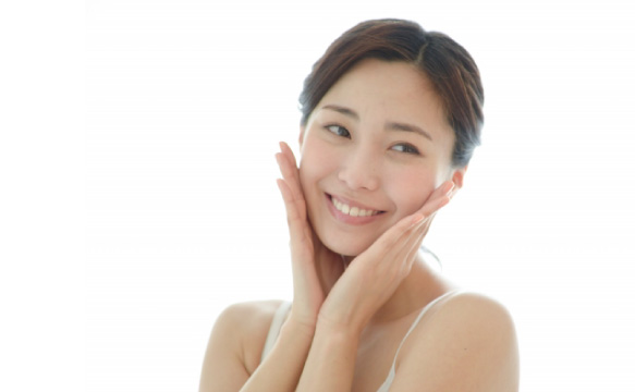 いつだってスベスベ肌 日本で唯一、テカリをもとから防ぐ高機能化粧水、誕生