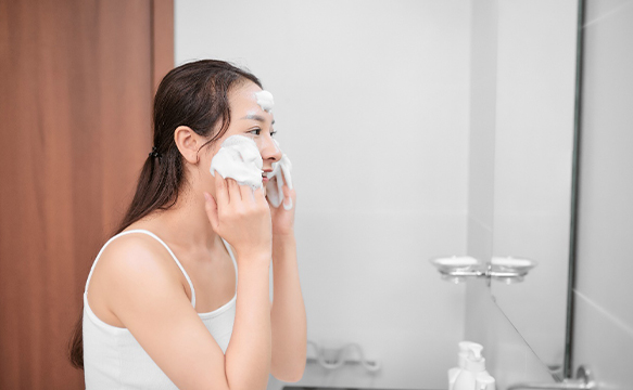 乾燥肌の洗顔方法や洗顔料を選ぶときのポイントについて