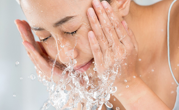 乾燥肌の洗顔方法や洗顔料を選ぶときのポイントについて