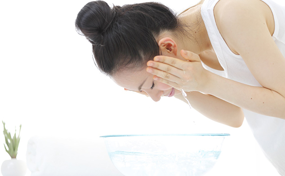 顔のひどい乾燥が気になる…乾燥肌の原因やスキンケアのポイント